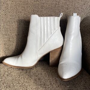 Beast white Ankle Boot